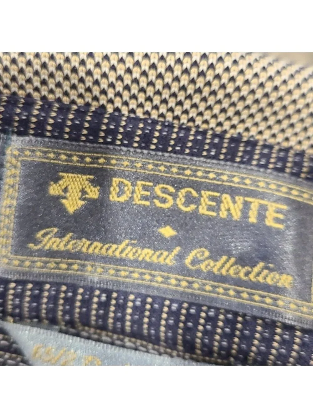 Descents 100% Egyptian cotton collared long sleeve